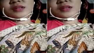 Horny Indian bhabhi pleasures herself with her hands