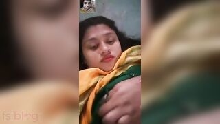 Bangladeshi bhabhi flaunts her big tits and gets a selfie with her boyfriend