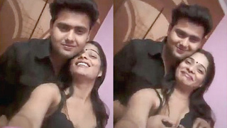 Dewar gets frisky with hot bhabhi, fondles her breasts at work