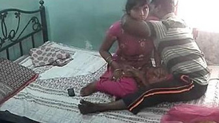 Desi girlfriend enjoys the company of her ex-boyfriend in a hotel room
