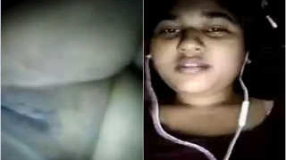 Two Indian girls masturbate in exclusive video