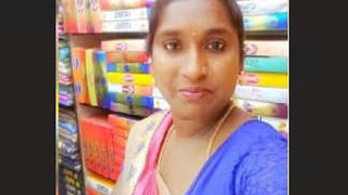 Horny Tamil bhabhi flaunts her body on video call