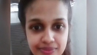 Mallu girl from Kottayam flaunts her nude body in selfies