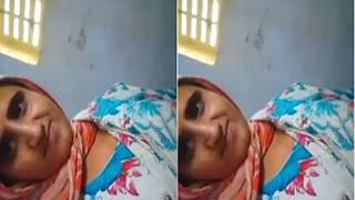 Horny bhabhi gets her pussy fucked in exclusive video