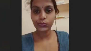 Tamil girl's big boobs bared in a leaked video