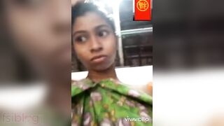 Sri Lankan girl shows off her boobs in a video call for Lankan XXX subscribers