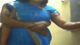 Tamil aunty's naughty video in saree