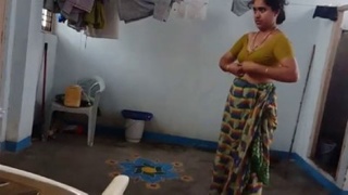 Tamil wife in sari boobs out and gets naughty