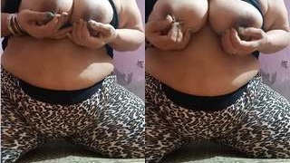 Indian amateur bhabhi flaunts her big boobs and pussy