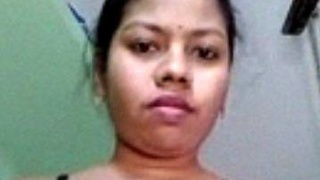 Bangladeshi aunty Bogura shows off her naked body in a solo video