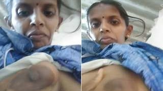 Amateur Telugu bhabhi flaunts her big boobs and pussy