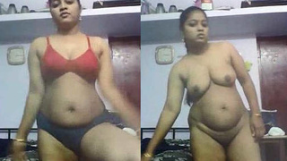Telugu babe strips down to reveal her big butt and pussy