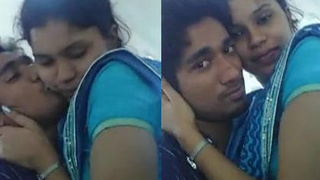 Desi girl kisses her boyfriend in leaked video