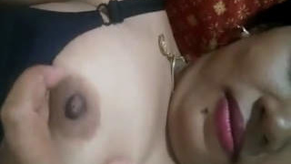Indian bhabhi flaunts her nude body in selfie video