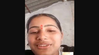 Desi girl reveals her pussy on social media in village