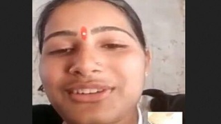 Desi girl shows off her new bun and pussy in a village video