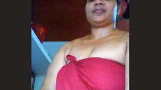 Indian bhabhi with large breasts gives a sizzling performance