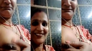 Indian bhabhi flaunts her big boobs in a steamy video