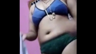 Bhabhi's big boobs on display in a titillating video