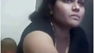 Andhra bhabhi reveals all in steamy video