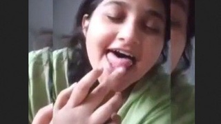 Watch a Desi bhabi's stunning face in this steamy video
