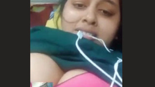 Desi bhabi with big boobs gets fucked in the village