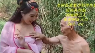 Elderly man has sex with Chinese witch in a spellbinding video
