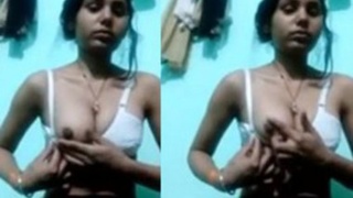 Indian girl gives a sensual blowjob and gets fingered in a video clip