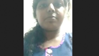 Indian girl reveals her body in online video