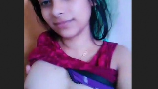 Cute Indian girl shows off her body in a steamy video