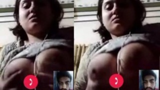 Pakistani wife updates her video call with stunning performance