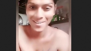 Cute desi girl flaunts her perky boobs in a steamy video