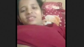 Watch a beautiful Indian girl pleasure herself in this solo video