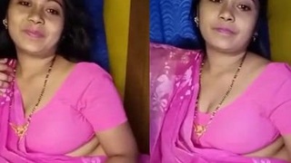 Big-boobed desi aunty teases on tiktok