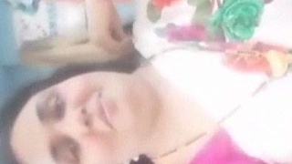 Indian auntie indulges in nude selfie and video