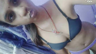 Tamil girl flaunts her body in a nude video for her boyfriend