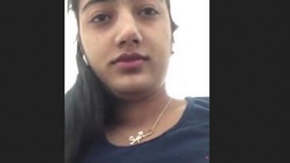 Cute wife with nice boobs gives a good show