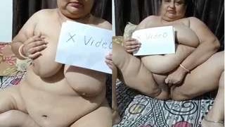 Indian aunty flaunts her big boobs and pussy in exclusive video
