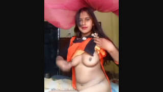 Indian bhabhi bares it all in explicit video