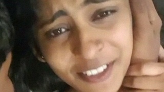 Indian lovers indulge in foreplay and masturbation in leaked video