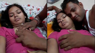 Desi couple flaunts their breasts and gives oral pleasure