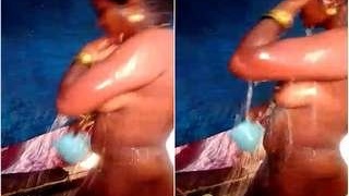 Desi bhabhi boobs and ass bounce in hot sex video