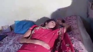 Indian aunty indulges in steamy makeout session