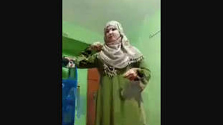 Desi babe in hijab and burka indulges in steamy sex