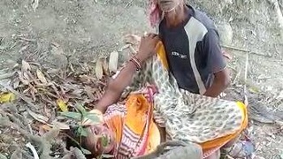Bihar Bhojpuri baba has outdoor sex in XXX video
