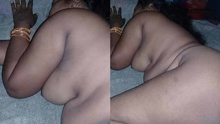 Desi Aunty with a Bubble Butt Shows Off Her Assets in Tamil Video