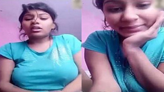 Desi babe flaunts her busty breasts in video chat