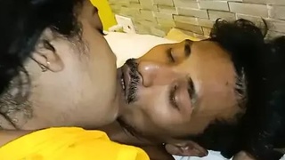 Desi bhabhi gets pounded by her young lover in HD video!