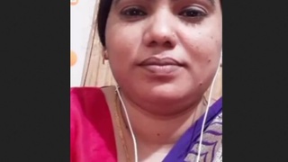 Hot married Bhabi flaunts her body in solo video