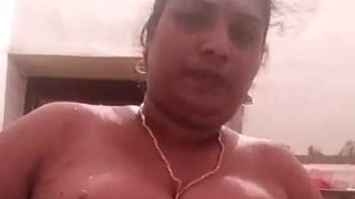 Mallu auntie indulges in solo fingering and masturbation